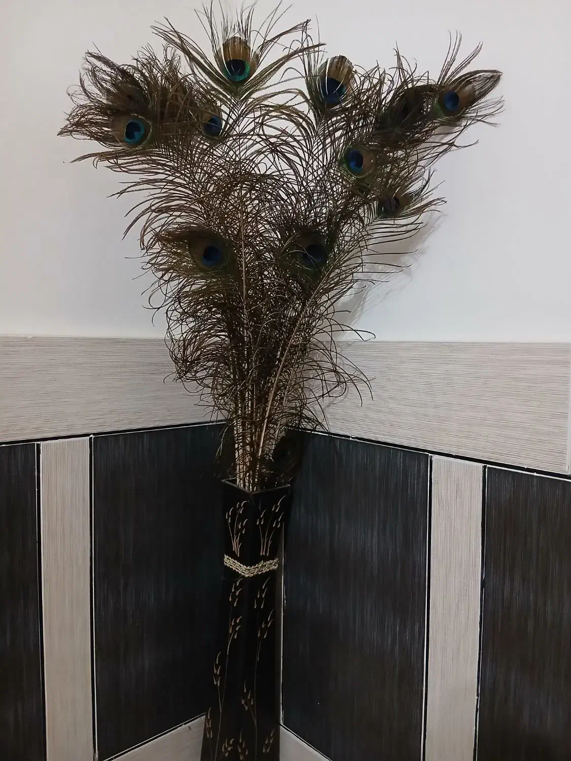 پر طاووس به همراه گلدان|گل مصنوعی|دزفول, |دیوار