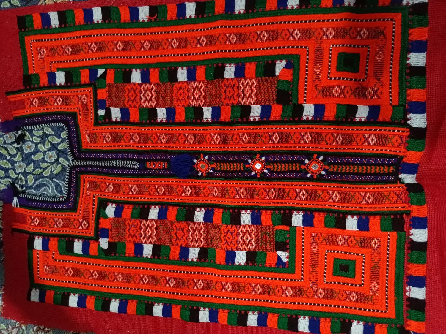 سلام گونی هستن|لباس|سراوان, |دیوار