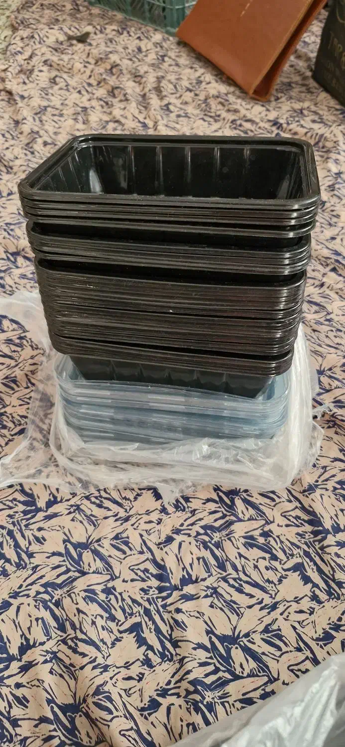 تعدادی ظرف پلاستیکی و یکبار مصرف|ظروف نگهدارنده، پلاستیکی، یک‌بارمصرف|اصفهان, مهرآباد|دیوار