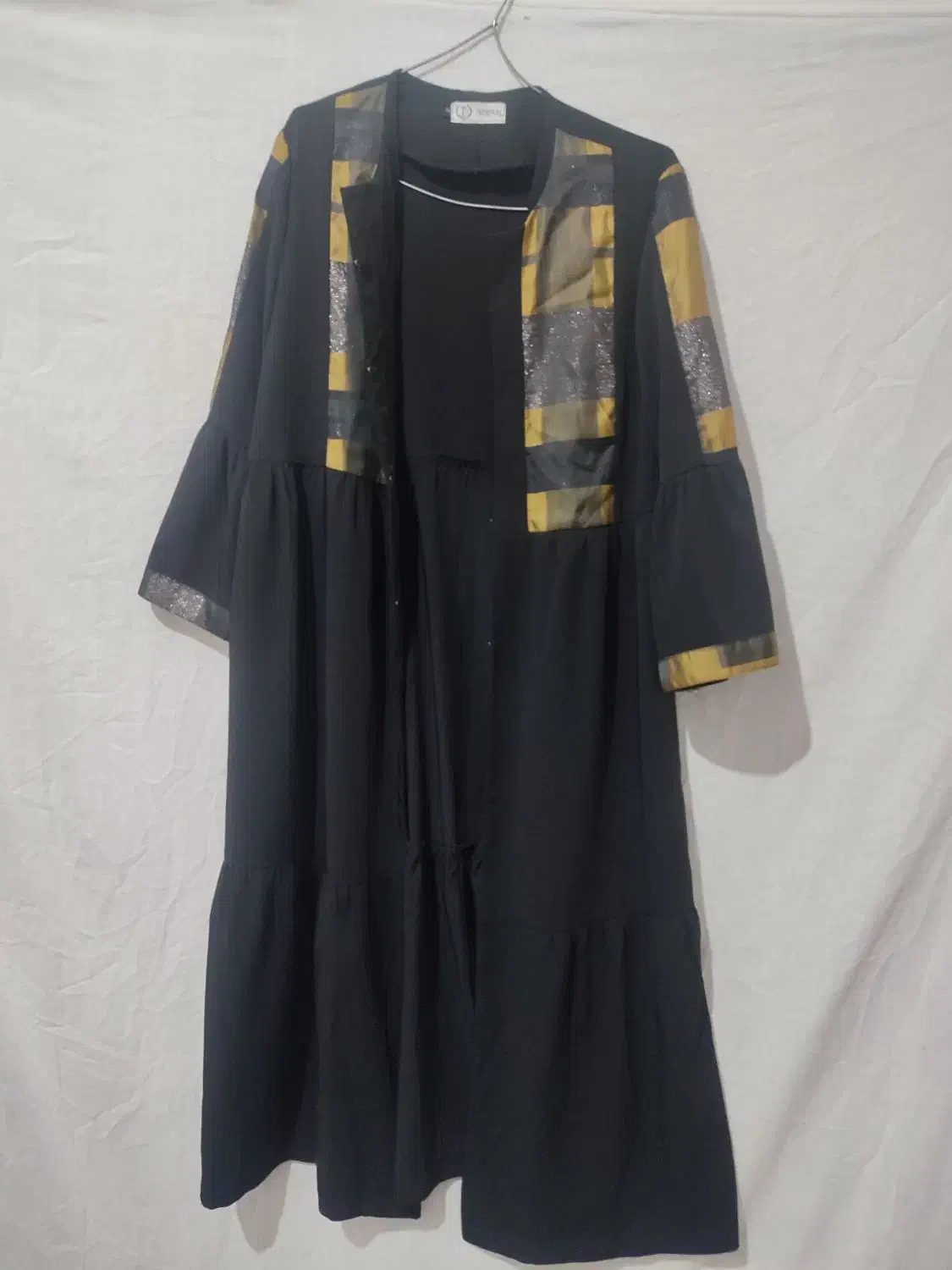 مانتو|لباس|مشهد, کشف|دیوار