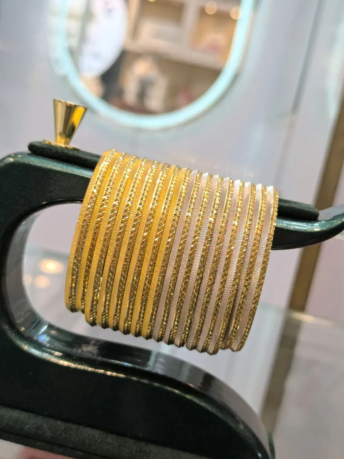 النگو طلا|جواهرات|شیراز, شاهچراغ|دیوار