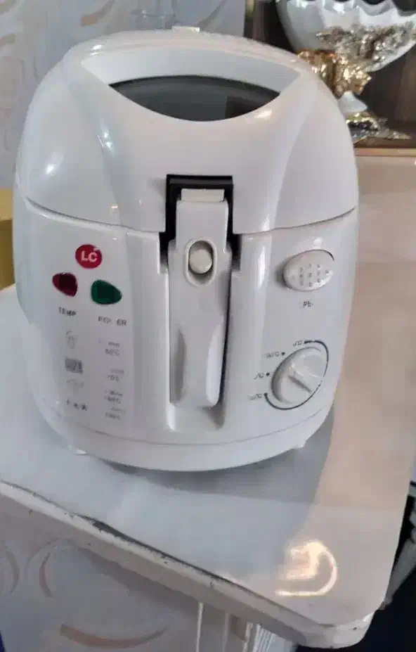 دو عدد سرخ کن|ظروف پخت‌وپز|گلستان (تهران), |دیوار