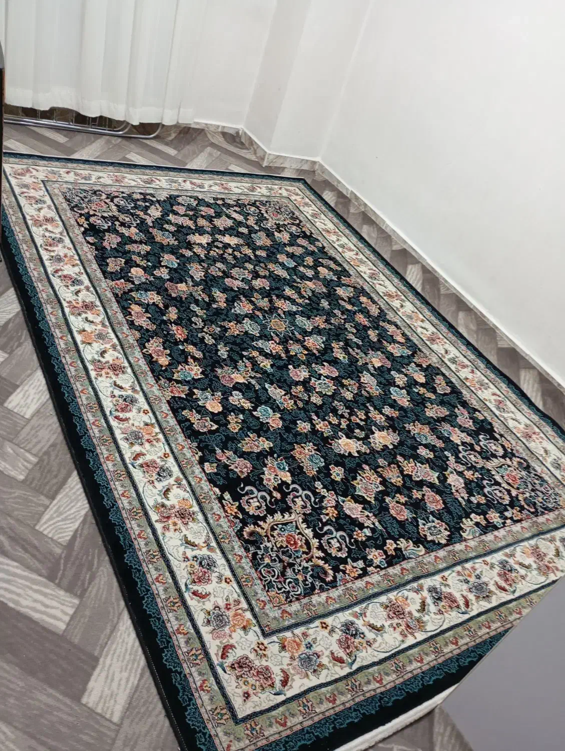 فرش در حدنو|فرش|میانه, |دیوار