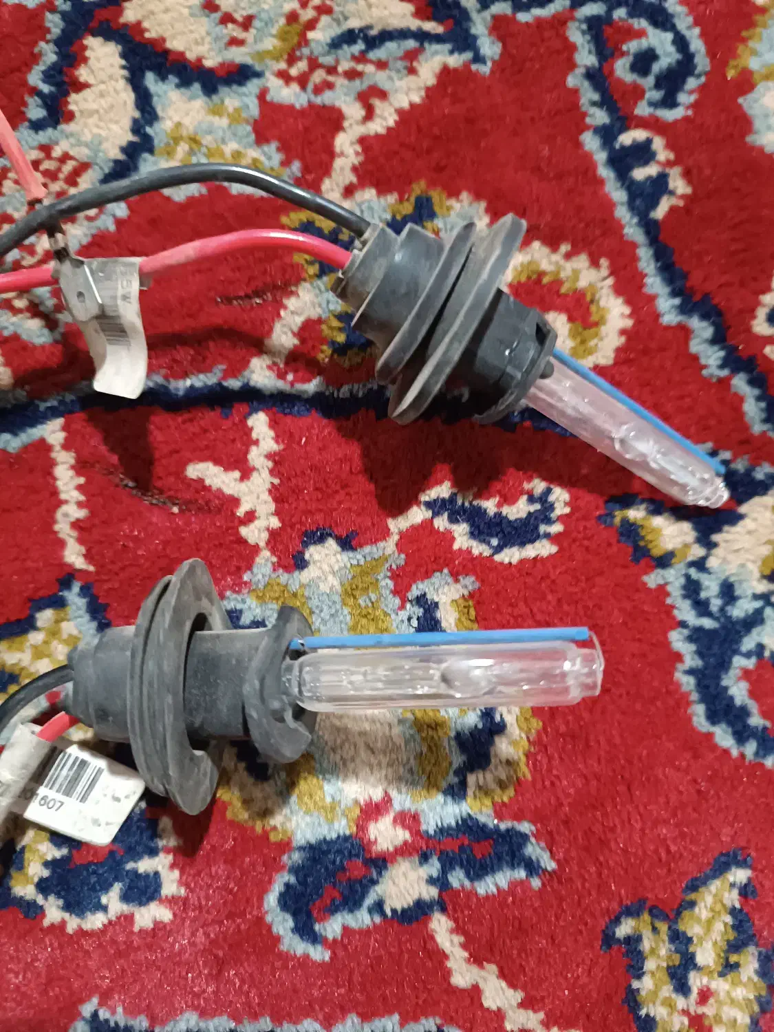 یه جفت لامپ زنون قوی یخی سالم برای نور بالا|قطعات یدکی و لوازم جانبی|شیروان (خراسان), |دیوار