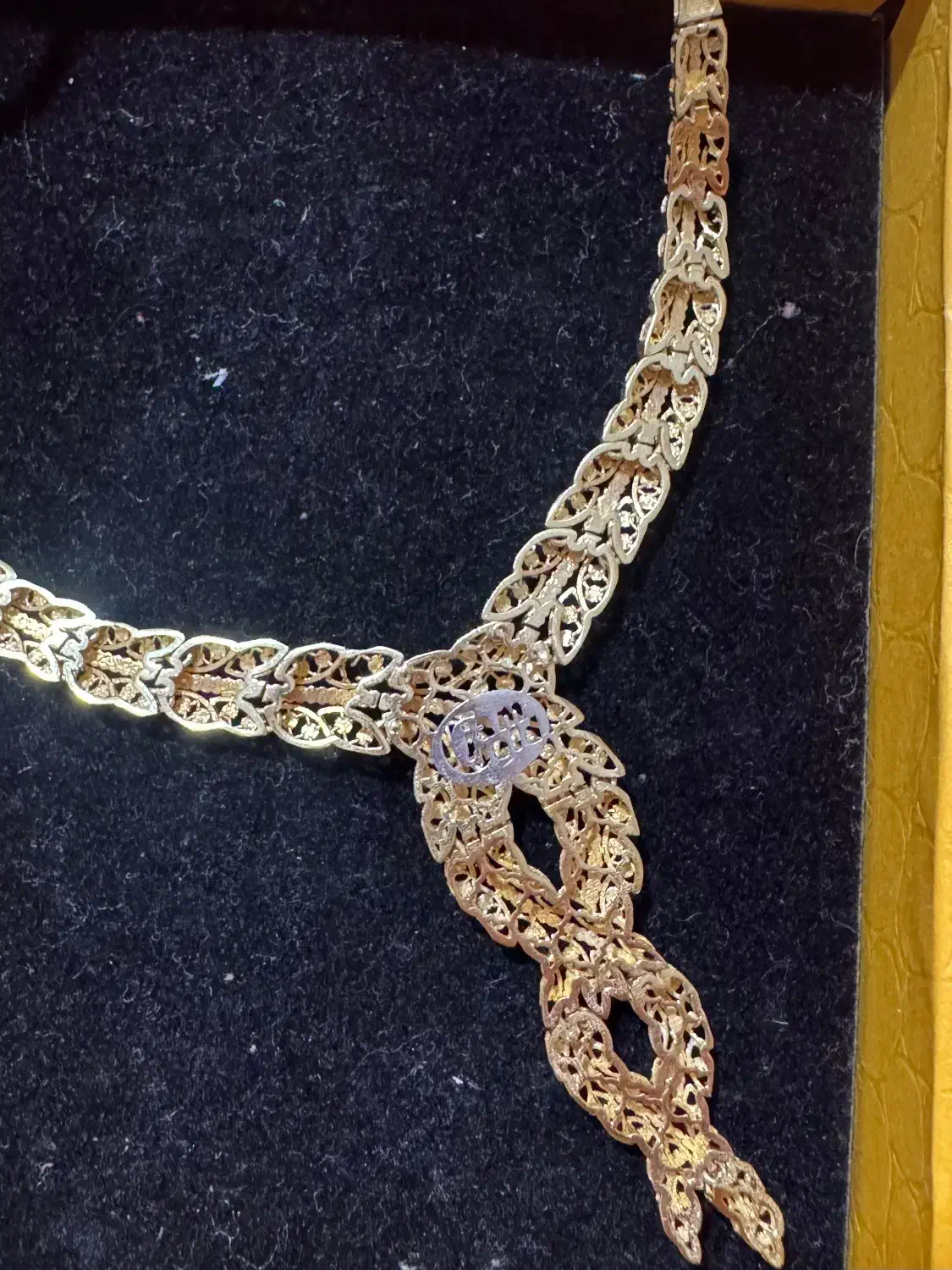 طلا|جواهرات|تربت‌حیدریه, باغ ملی|دیوار