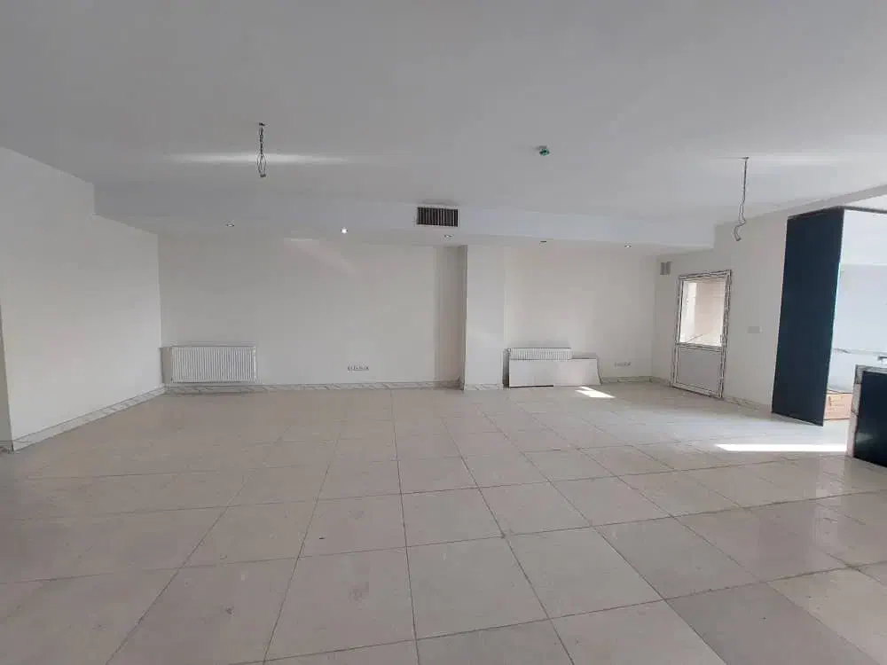 نگین غرب اردستانی ۱۳۵متر ۳خواب ویو شمال و جنوب