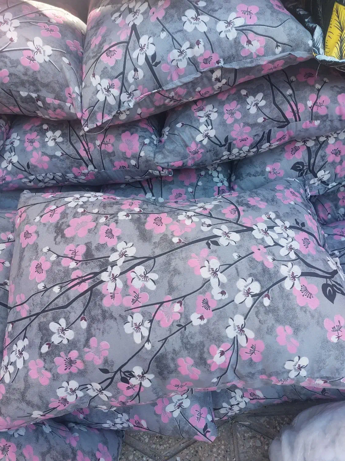 بالیشت حاضری فقط ۱۳۰ ت|رختخواب، بالش، پتو|بیرجند, |دیوار