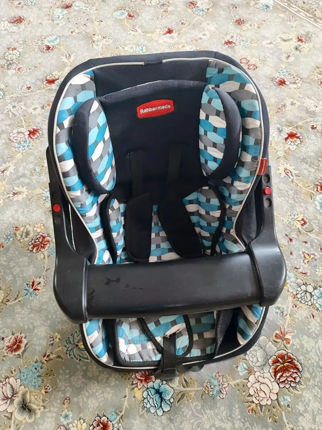 صندلی ماشین بچه سالم|تخت و صندلی بچه|نهاوند, |دیوار