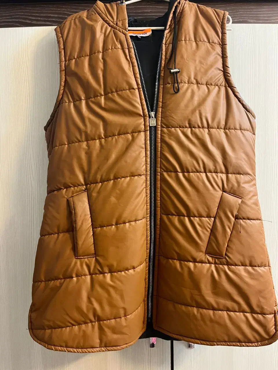 پافر شتری رنگ|لباس|اصفهان, خانه اصفهان|دیوار