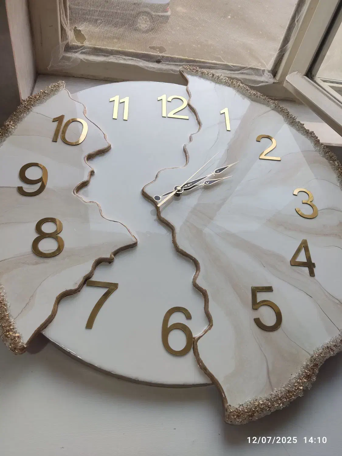 ساعت دفرمه رزینی|ساعت دیواری و تزئینی|تهران, کیانشهر|دیوار