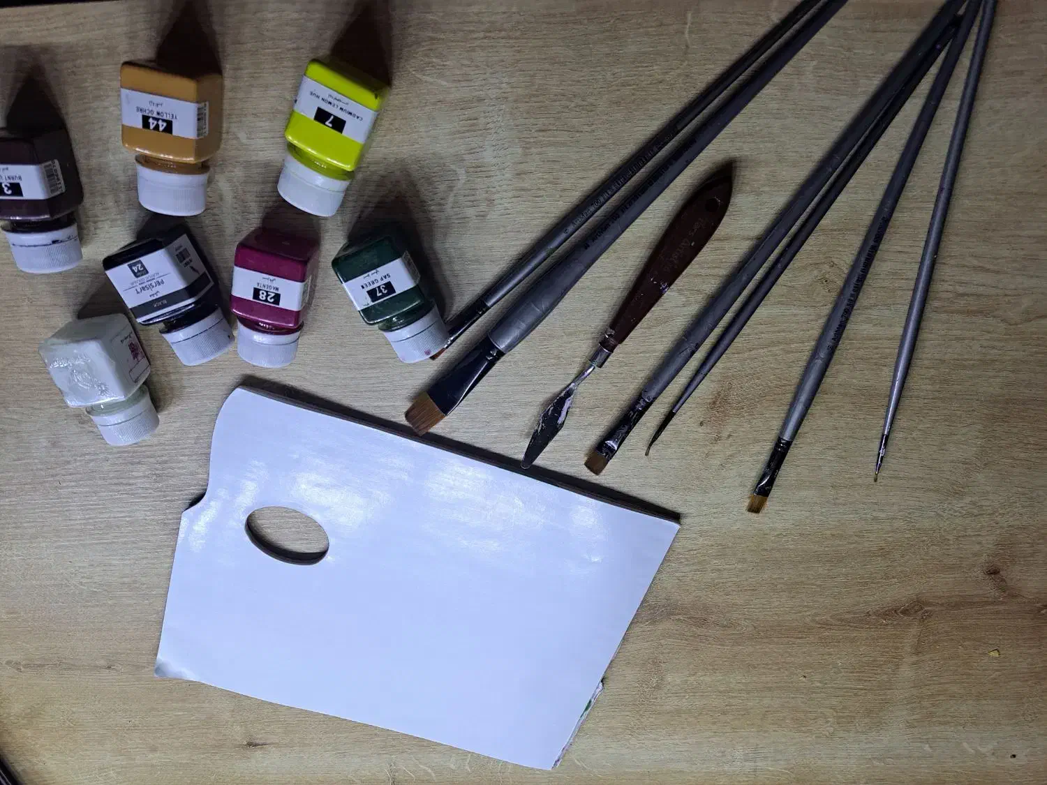 طراح آقا.آشنا به نرم افزارهای فوتوشاپ و کورل|استخدام رایانه و فناوری اطلاعات|ابهر, |دیوار