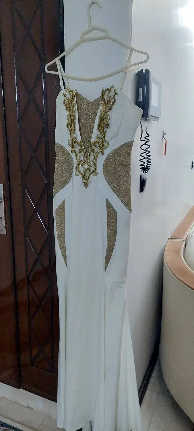 لباس مجلسی|لباس|میبد, |دیوار