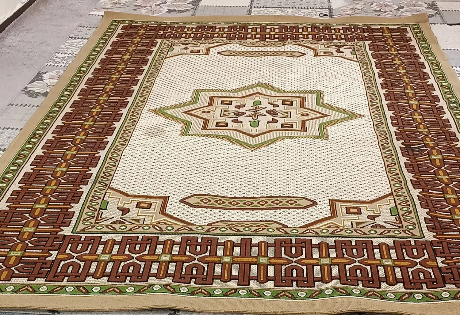 یک گلیم دستی ویک گلیم ماشینیی|گلیم، جاجیم، گبه|آبدانان, |دیوار