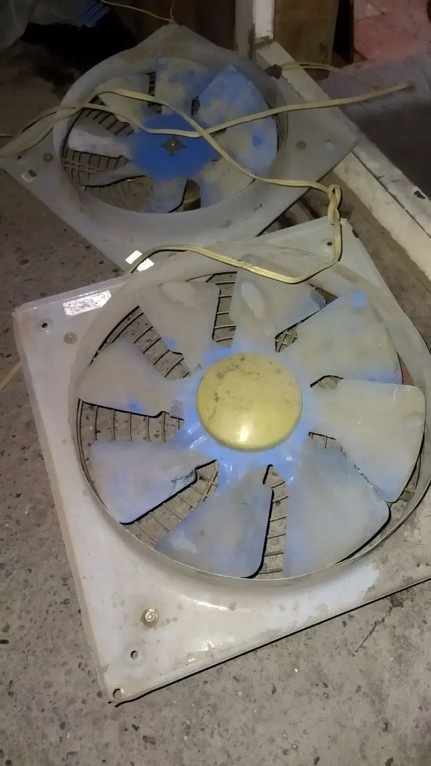 دوعددهواکش|پنکه و تصفیه‌کنندهٔ هوا|کهریزک, |دیوار