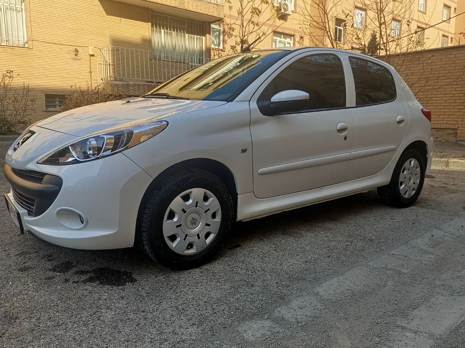 پژو ۲۰۷  مدل ۹۹ کم کارکرد و بی رنگ|خودرو سواری و وانت|اسلام‌شهر, شهرک واوان|دیوار