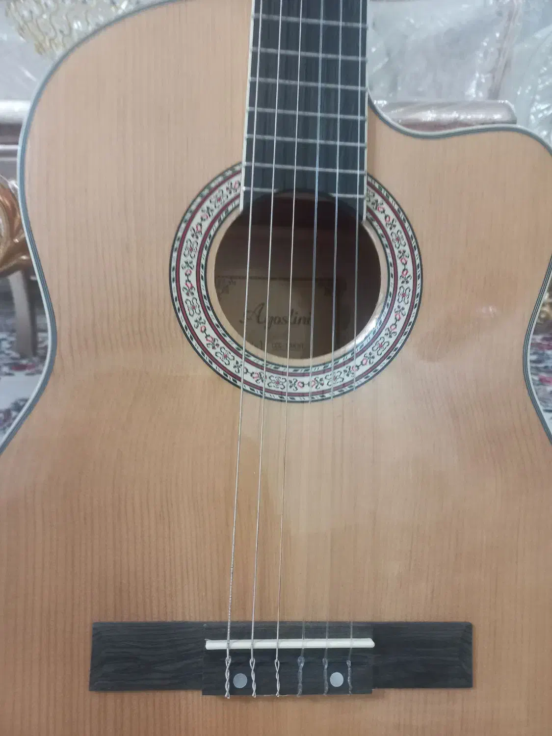 گیتار|گیتار، بیس، امپلیفایر|قروه, |دیوار