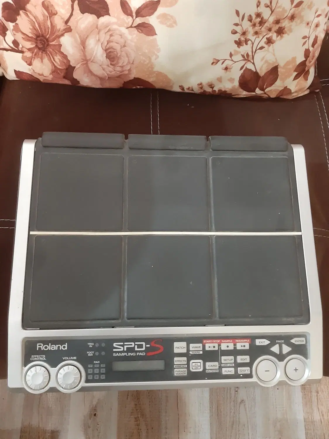 spds|درام و پرکاشن|رشت, سعدی (تختی)|دیوار