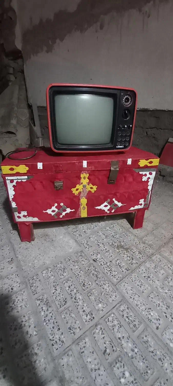 تلویزون قدیمی|کلکسیون اشیاء عتیقه|لنجان, |دیوار