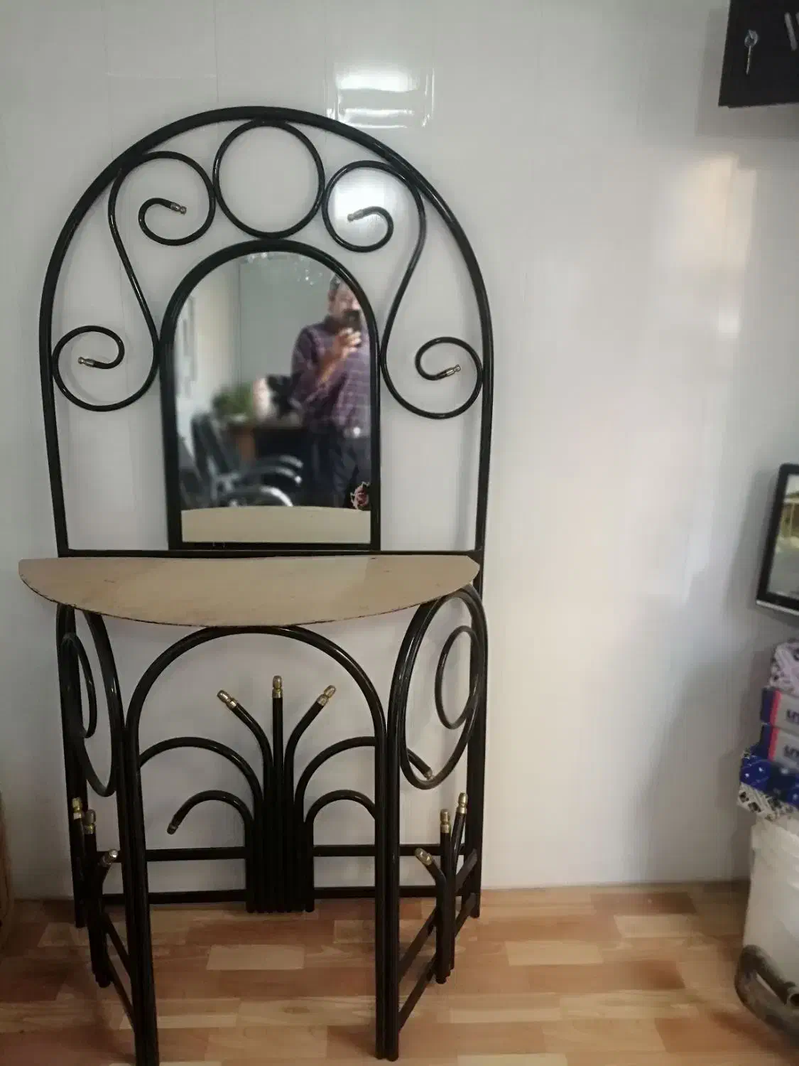 جاشو ندارم|آینه|مرودشت, مختارآباد|دیوار