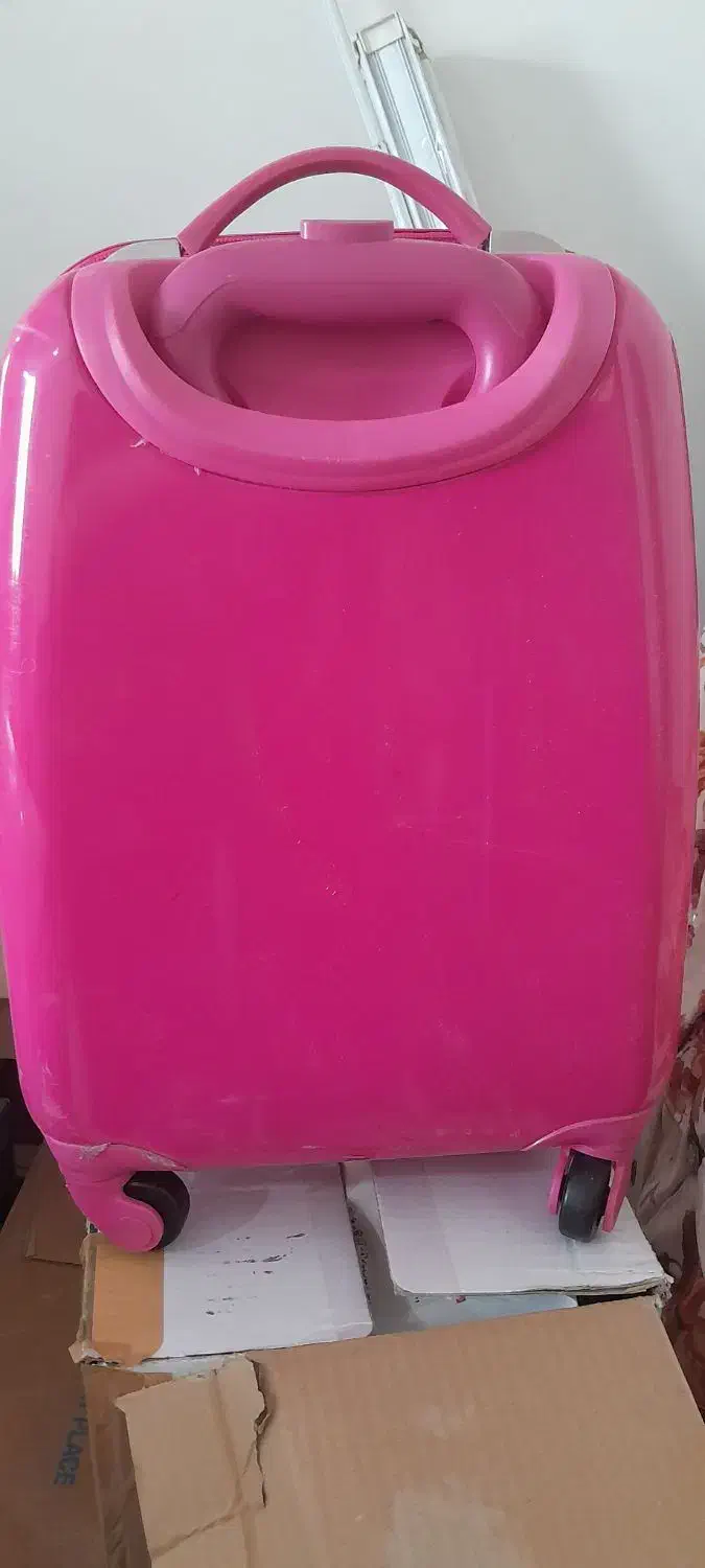 چمدان دخترانه|کفش و لباس بچه|رودهن, |دیوار