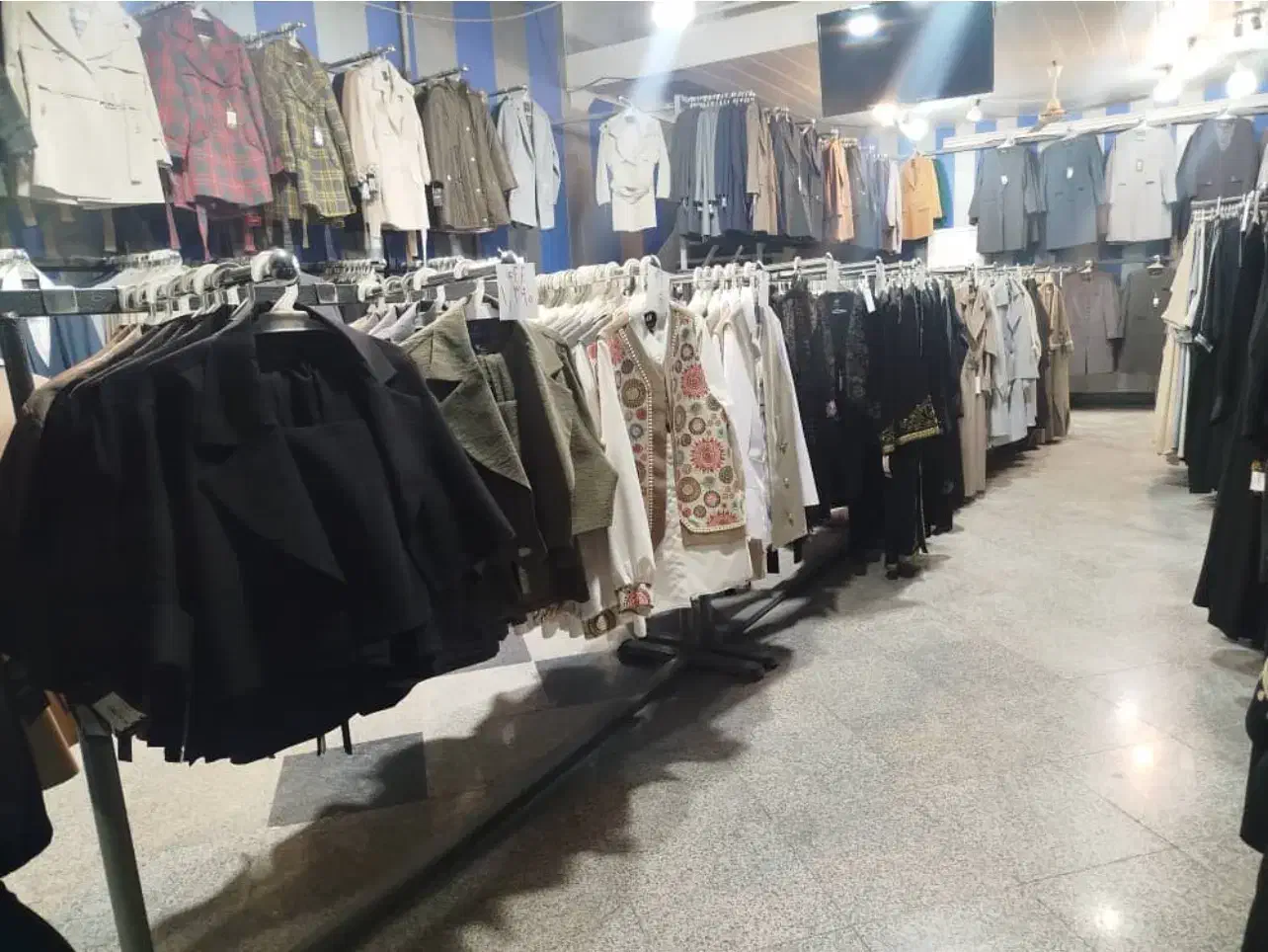 فروشنده مانتو فروشی|استخدام بازاریابی و فروش|زابل, |دیوار