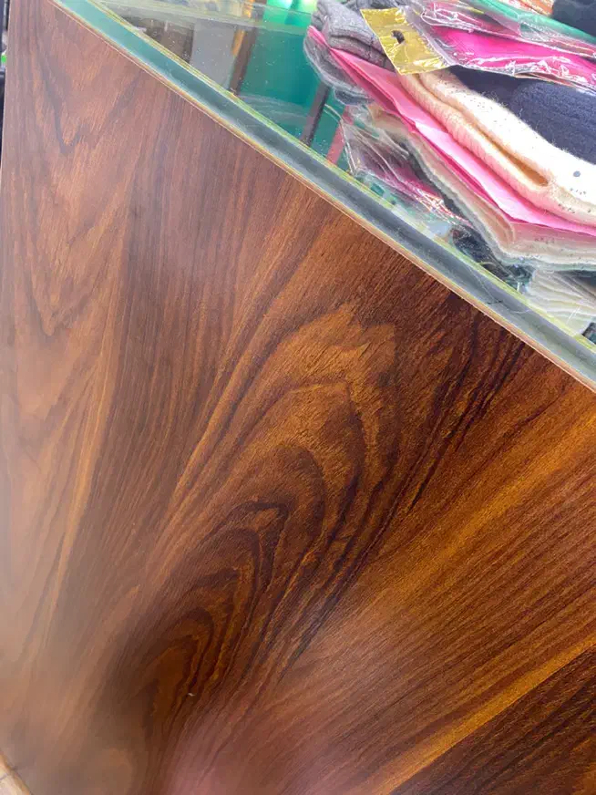 میز صندوق و ویترین بوتیک چوبی . فروش فوری|فروشگاه و مغازه|نوشهر, |دیوار