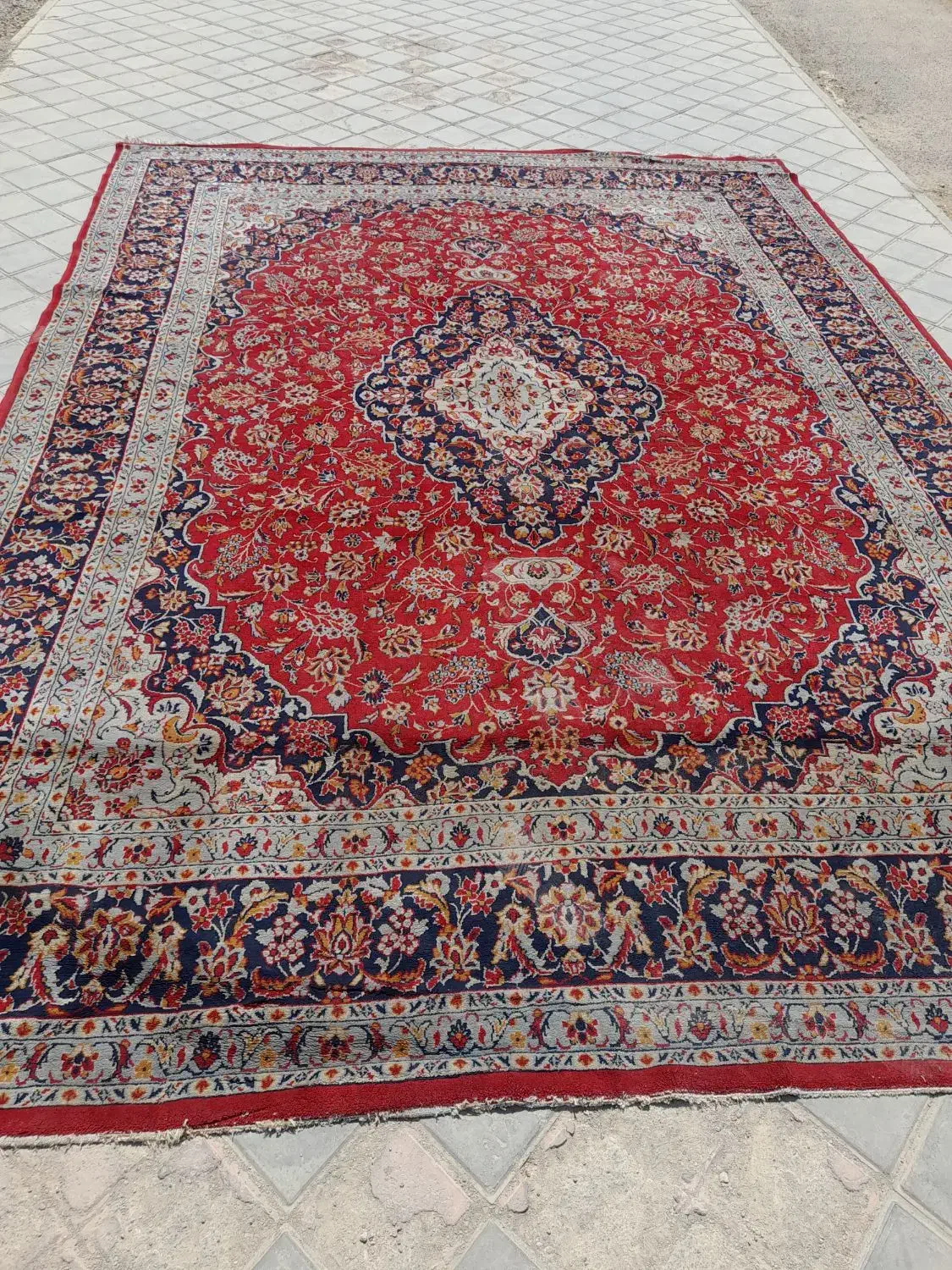 فرش کارکرده /قالی /لاکی و زرشکی|فرش|اصفهان, بهارستان|دیوار