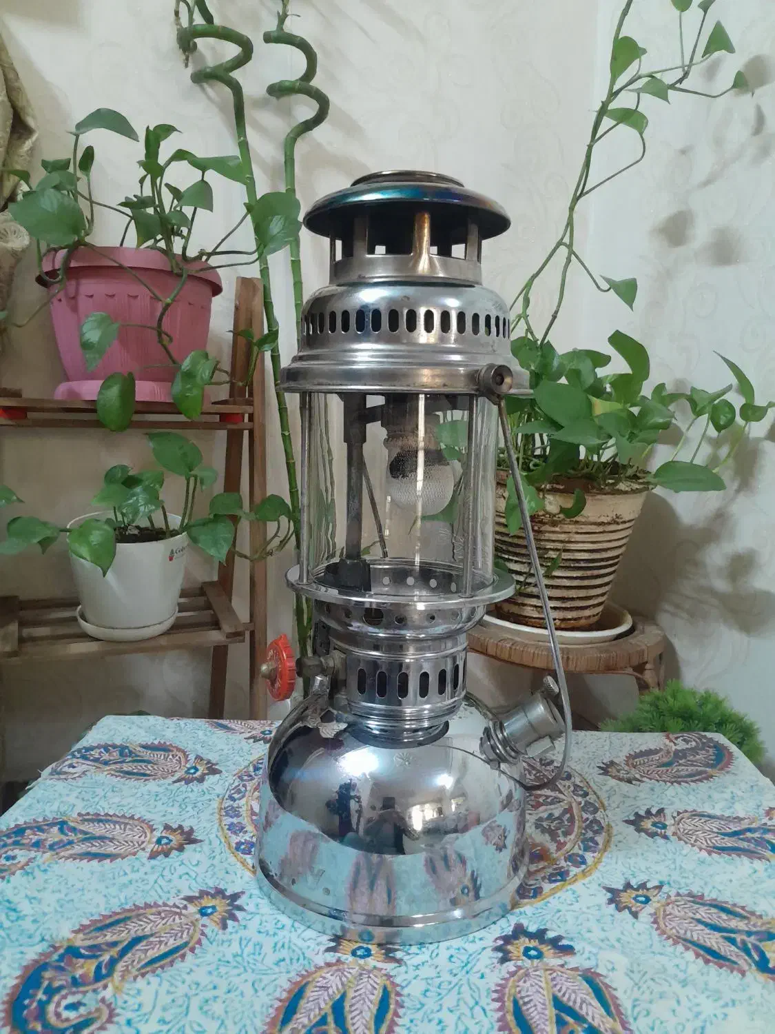 چراغ زنبوری قدیمی سالم|صنایع دستی و سایر لوازم تزئینی|قم, بنیاد|دیوار