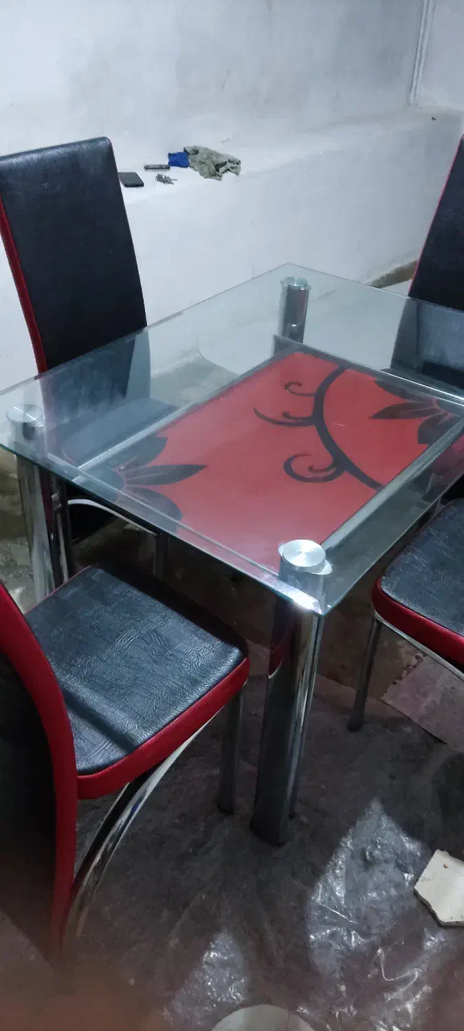 میز صندلی غذا خوری در حد نو|میز و صندلی غذاخوری|قروه, |دیوار