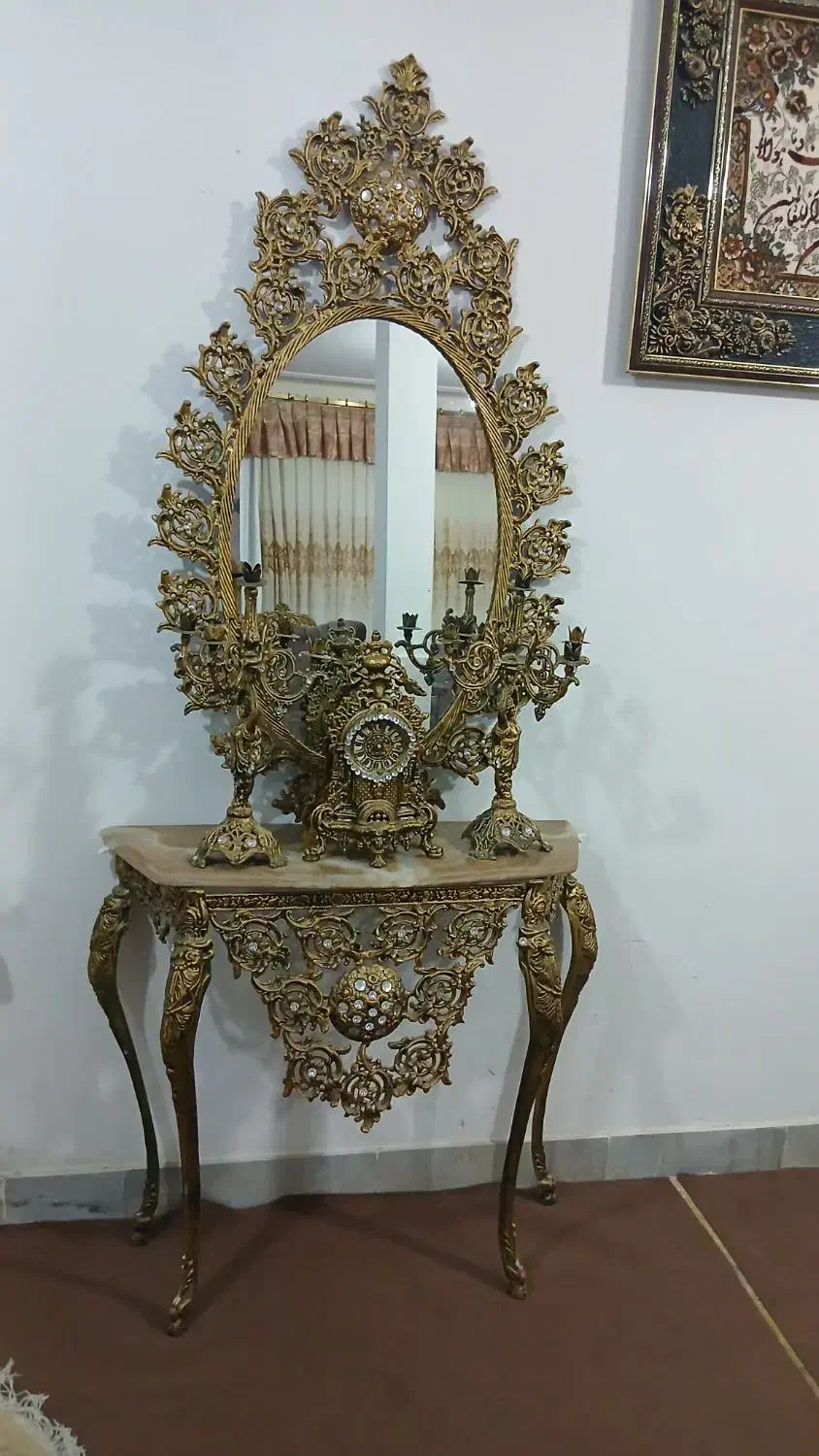 آیینه و شمعدان|آینه|حسین آباد, |دیوار