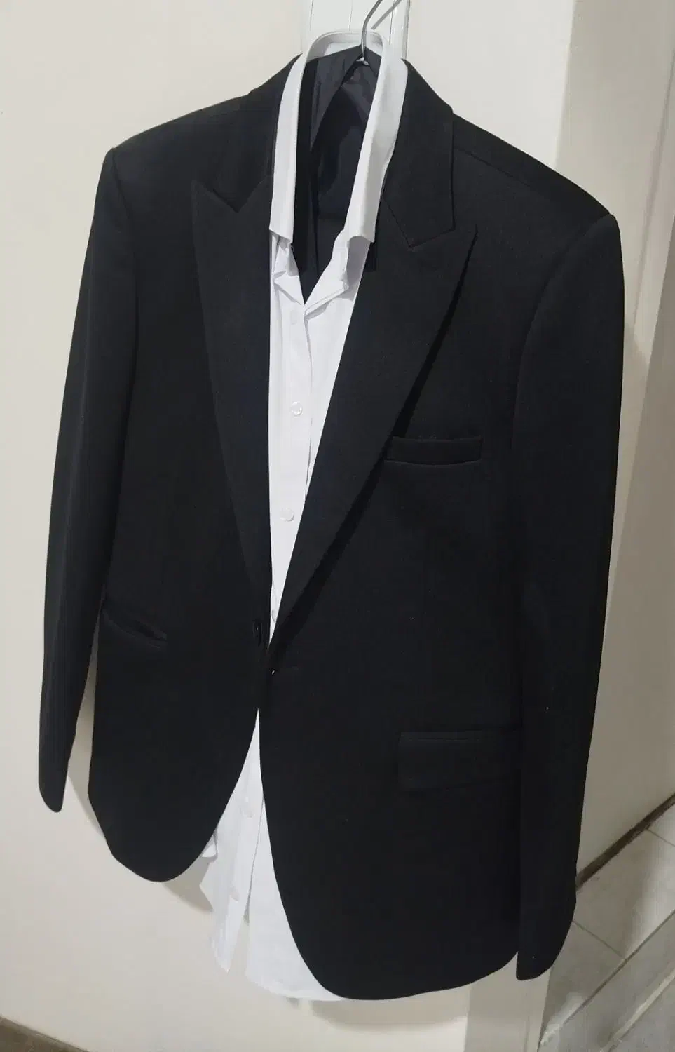 کت وشلوار مردانه|لباس|رباطکریم, رباطکریم|دیوار