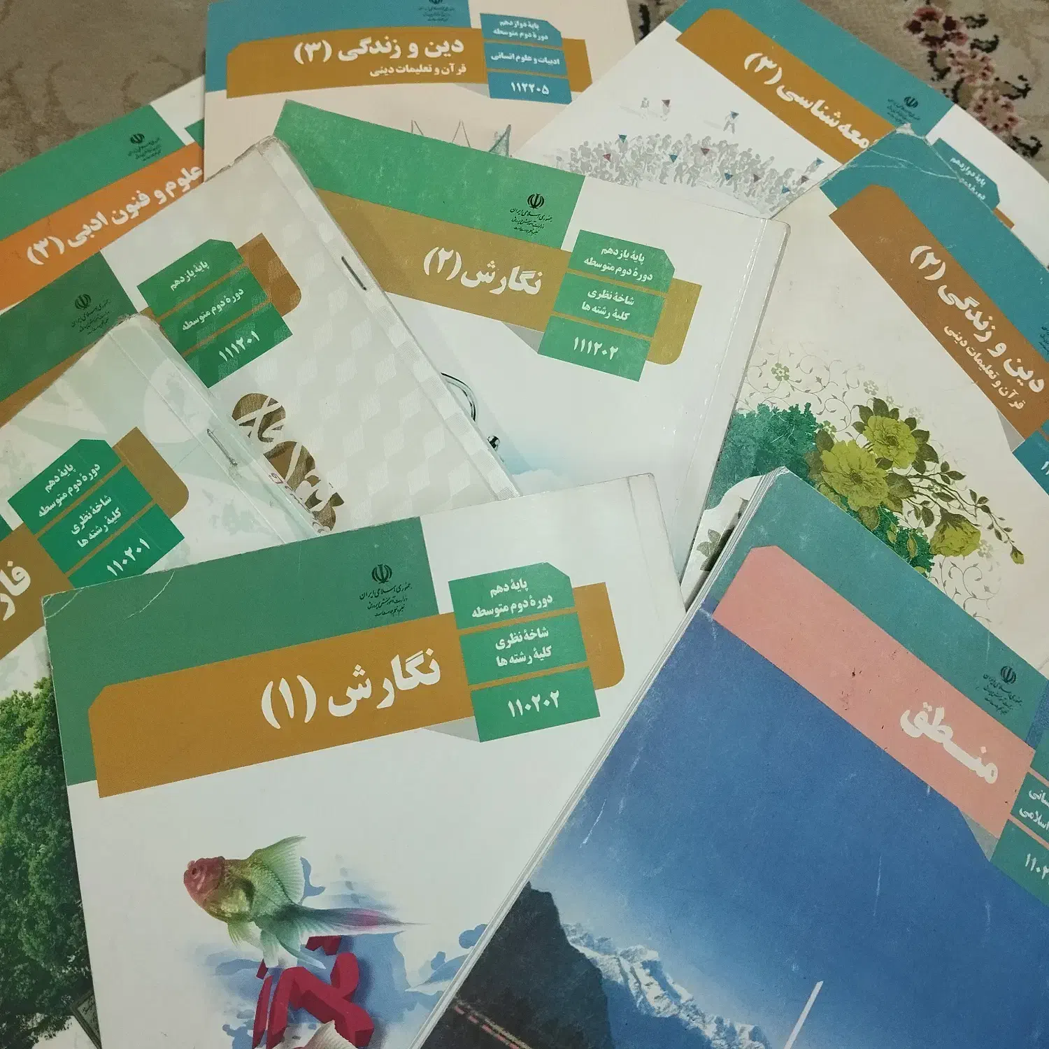 فروش کتاب درسی رشته انسانی|کتاب و مجله آموزشی|قائم‌شهر, |دیوار