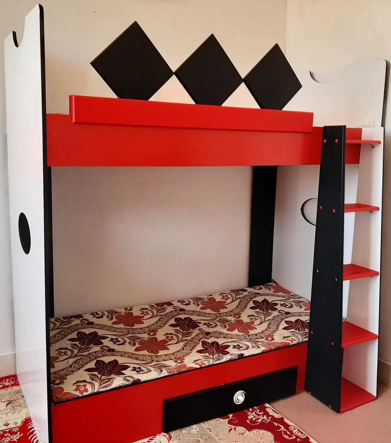 مبل وتخت دو طبقه|مبلمان خانگی و میز عسلی|گلپایگان, |دیوار