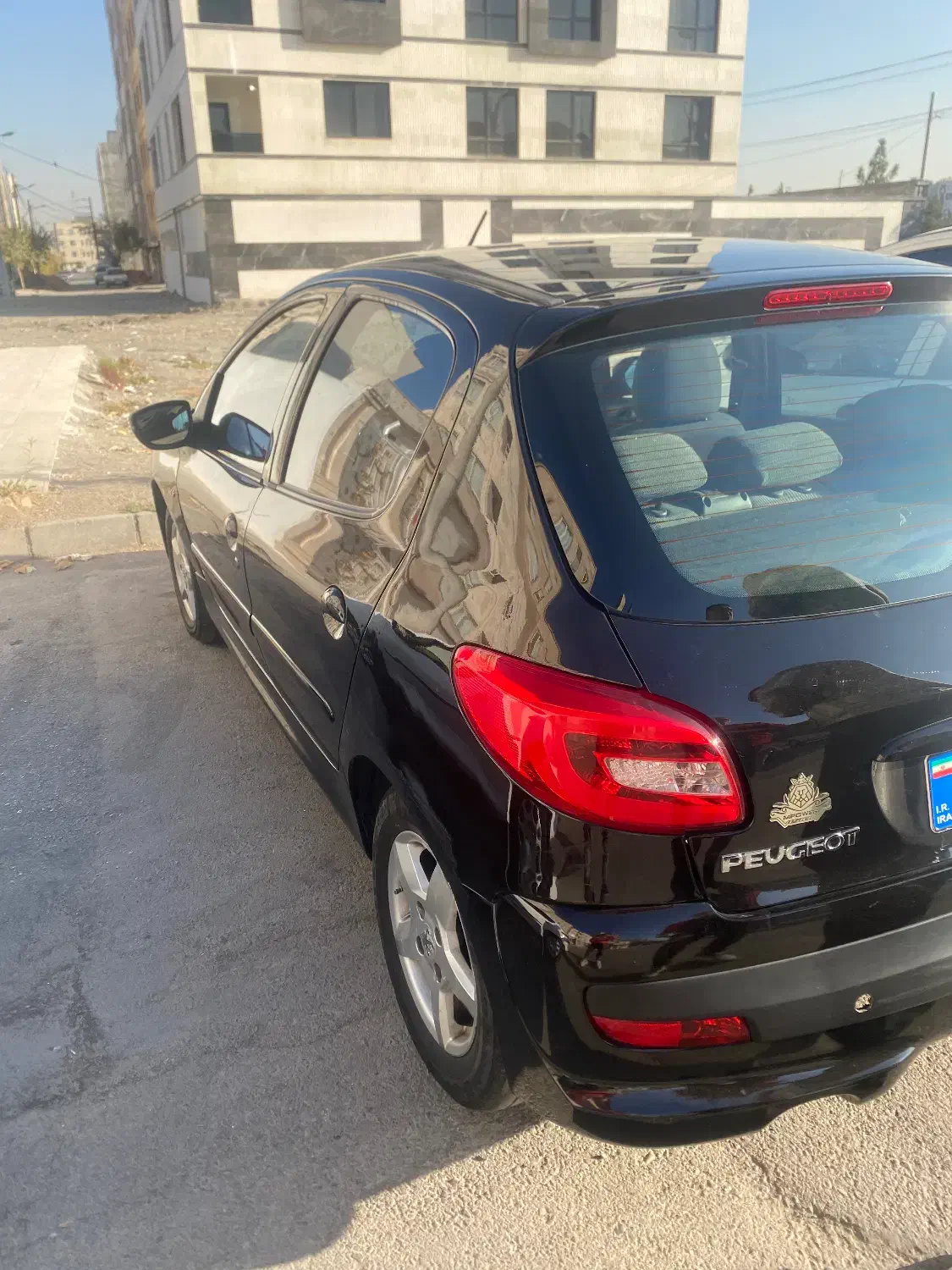 پژو۲۰۷مشکی‌ مدل ۹۸|خودرو سواری و وانت|مشهد, شفا|دیوار