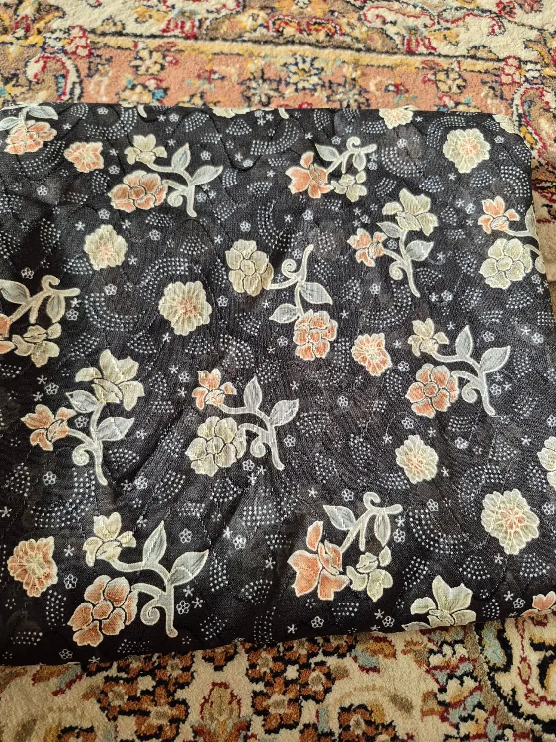 پارچه چادررنگی|لباس|شیراز, کوشک میدان|دیوار