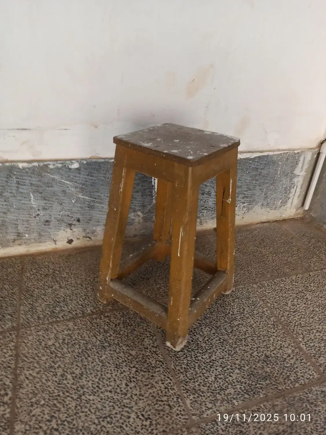 چهار پایه چوبی|صندلی و نیمکت|همدان, |دیوار