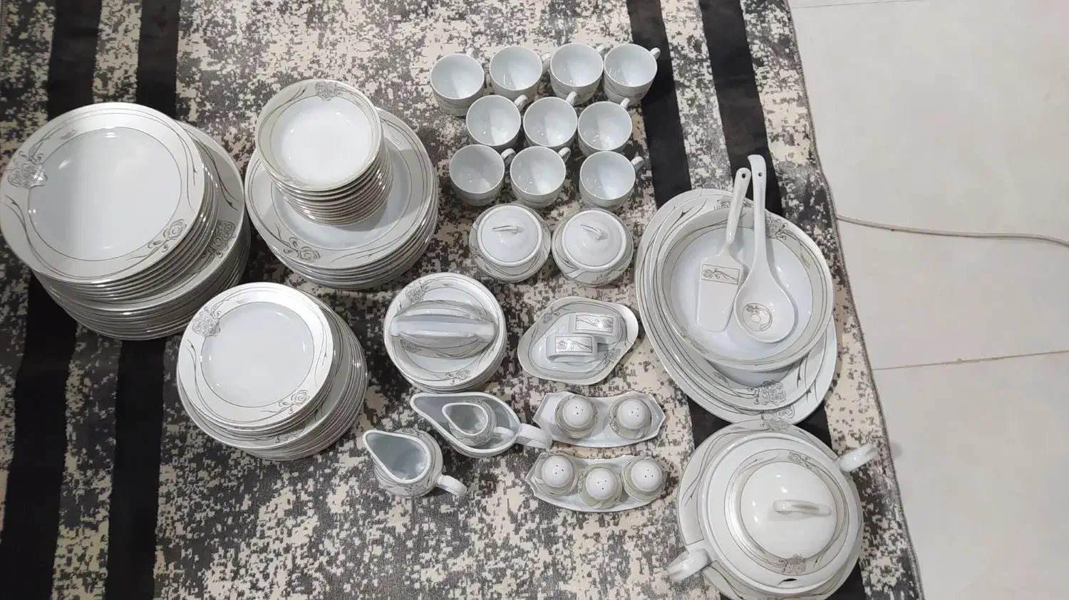 سرویس چینی ۱۸ نفره|ظروف سرو و پذیرایی|کهریزک, |دیوار