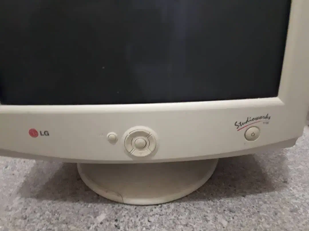 مانیتور قدیمی|قطعات و لوازم جانبی رایانه|قم, پردیسان|دیوار