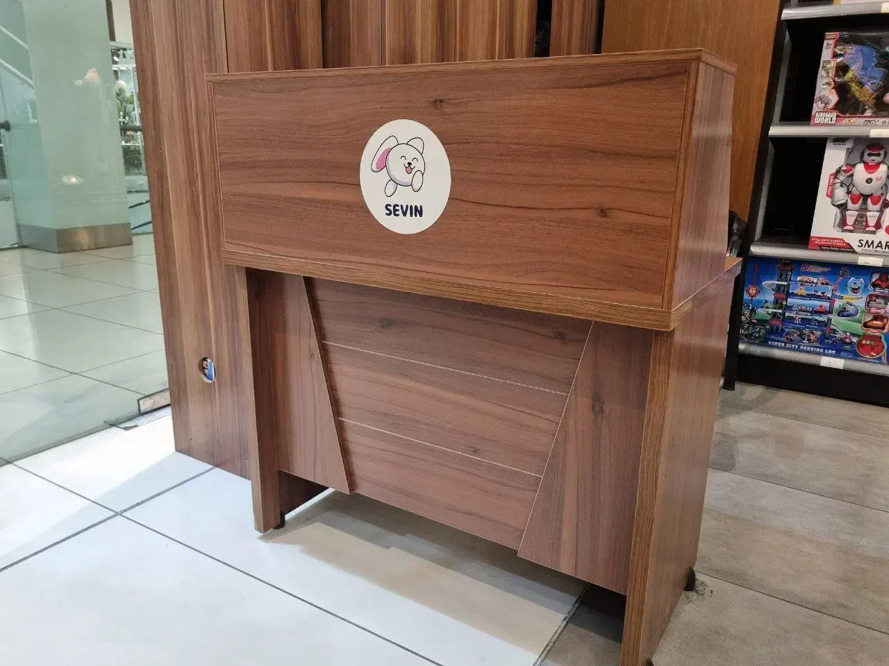 فروش ویترین و میز و کمد (فروش به علت جمع آوری)|فروشگاه و مغازه|پردیس, شهرک صنعتی خرمدشت فاز ۷|دیوار