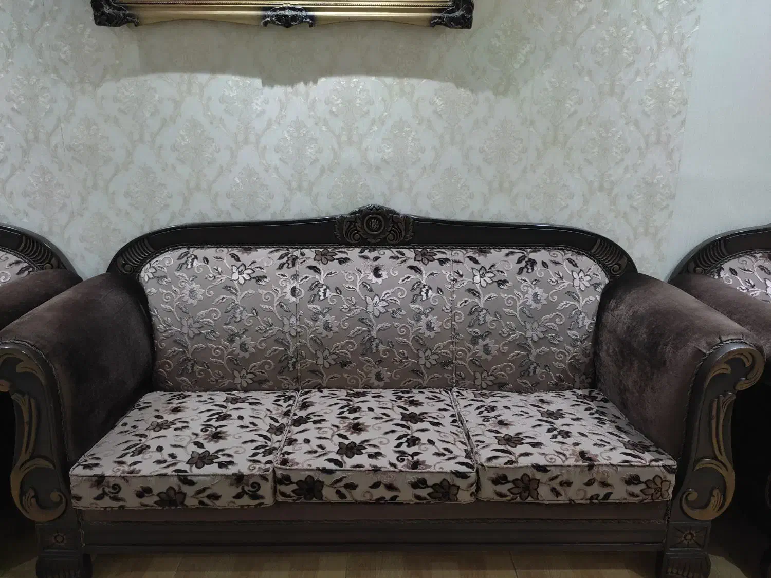 مبل|مبلمان خانگی و میز عسلی|رشت, دروازه لاکان|دیوار