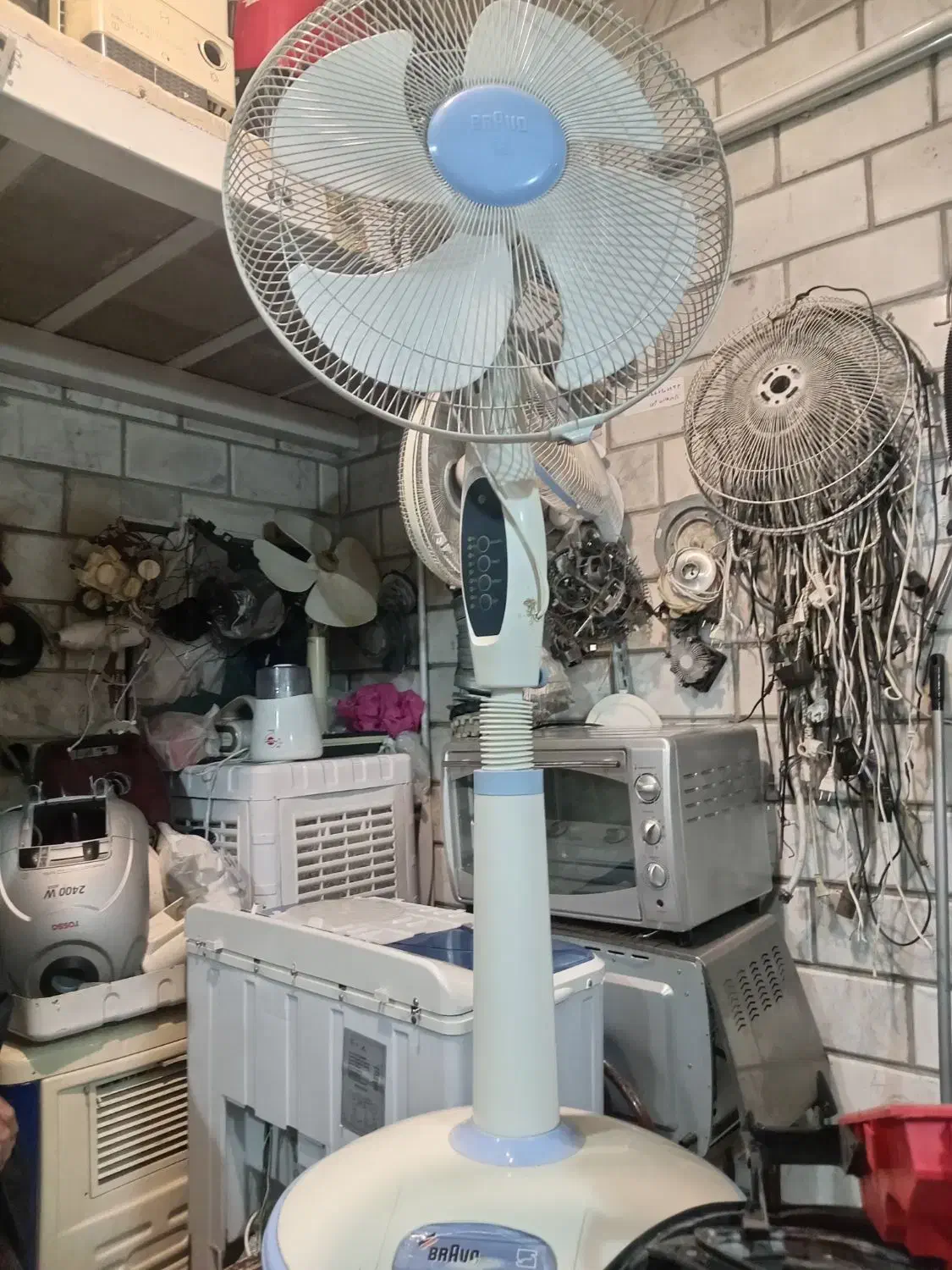 پنکه پایه بلند درحد نو|پنکه و تصفیهکنندهٔ هوا|مراغه, |دیوار