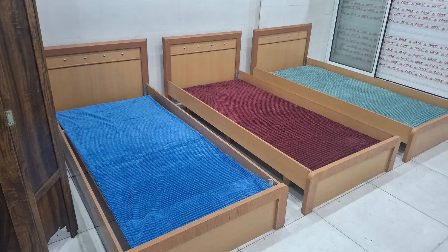 آگهی و حتما بخونید(تخت یک نفره ام دی اف)۷۰۰تومان|تخت و سرویس خواب|شیراز, شهرک رضوان|دیوار