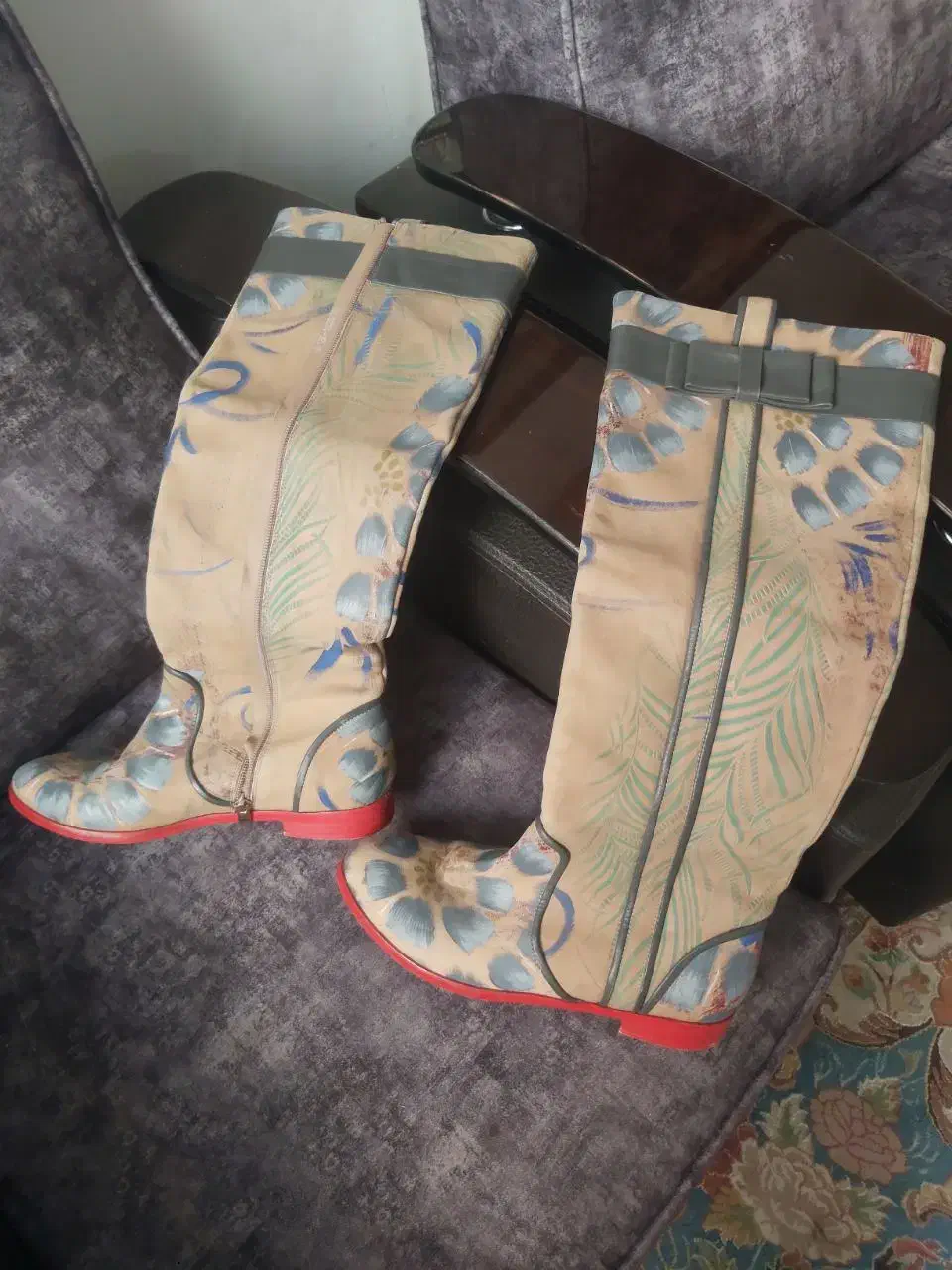 بوت و نیم بوت|کیف، کفش، کمربند|بومهن, |دیوار