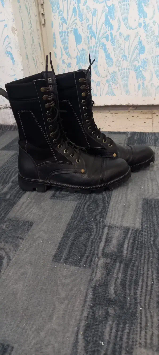 پوتین بیرجند|کیف، کفش، کمربند|بومهن, |دیوار