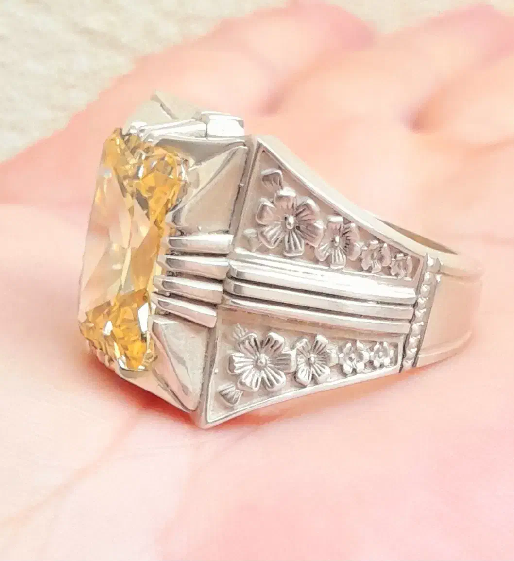 انگشتر های  یاقوت  ، موزانایت  و  زر گون|جواهرات|زنجان, |دیوار