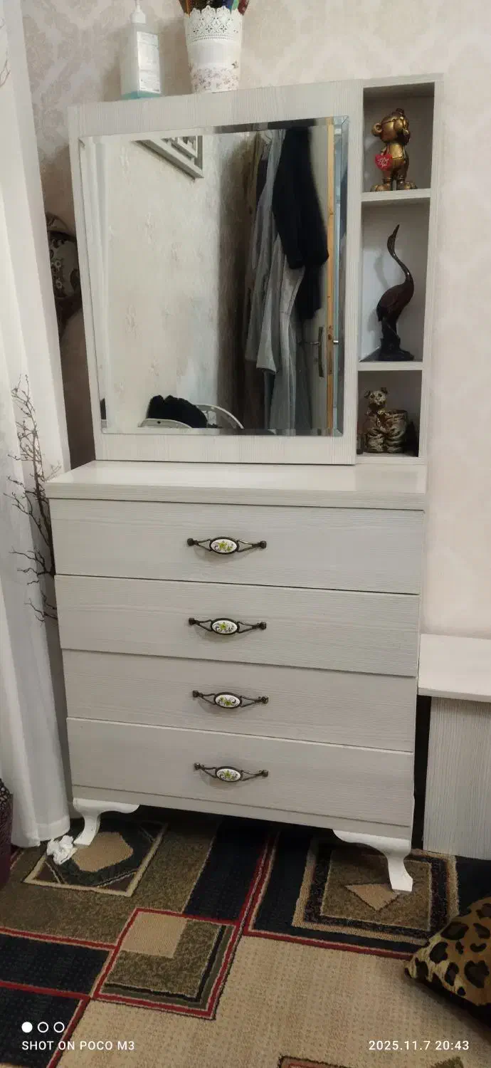 میز آرایشی شیک|تخت و سرویس خواب|زاهدان, |دیوار