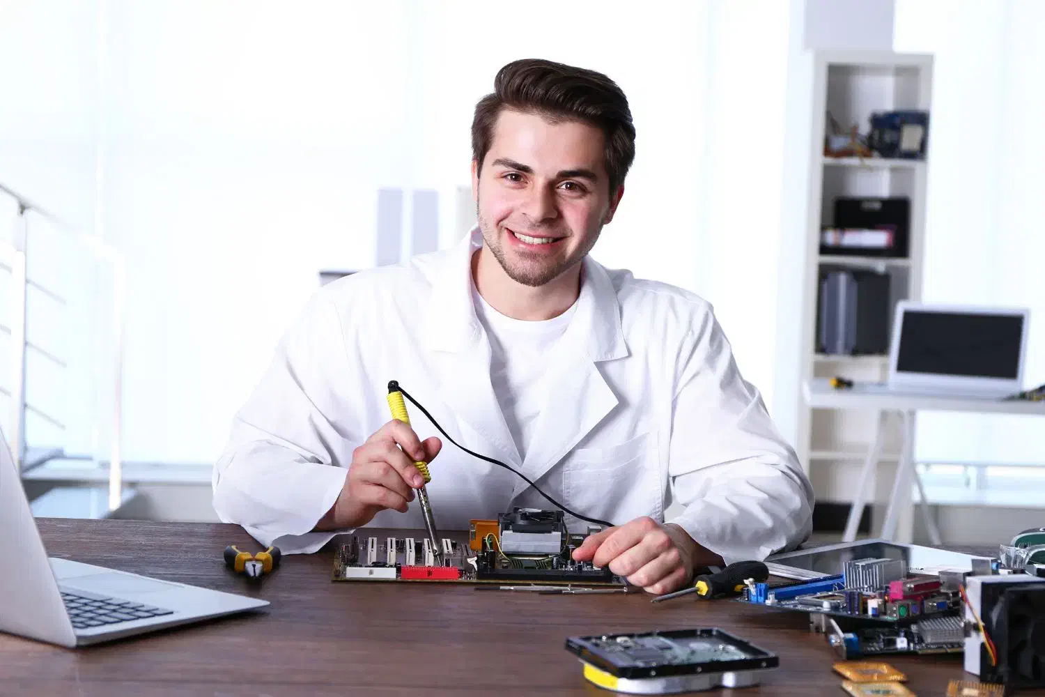 تعمیرات تخصصی کامپیوتر در محل نصب ویندوز و ارتقاء|خدمات رایانهای و موبایل|کرمانشاه, |دیوار