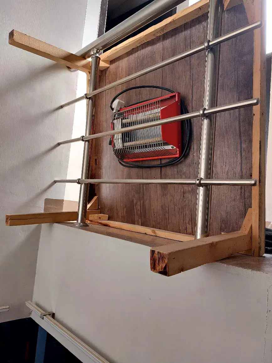 کرسی و اجاق قدیمی|بخاری، هیتر، شومینه|چهارباغ, |دیوار