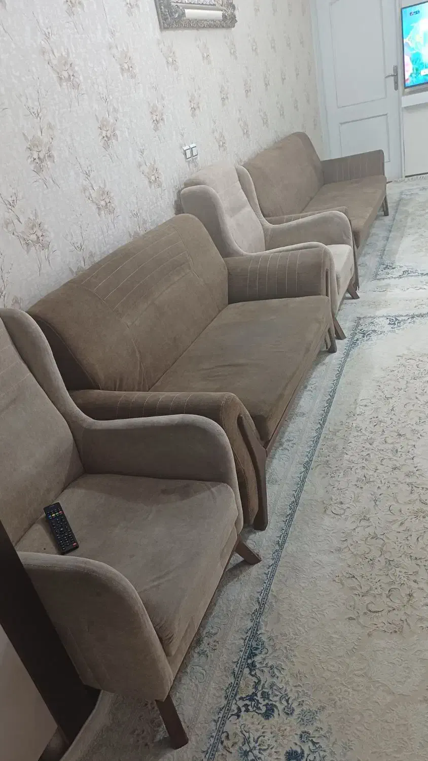 مبل راحتی سالم ۷نفره|مبلمان خانگی و میز عسلی|اصفهان, ارزنان|دیوار