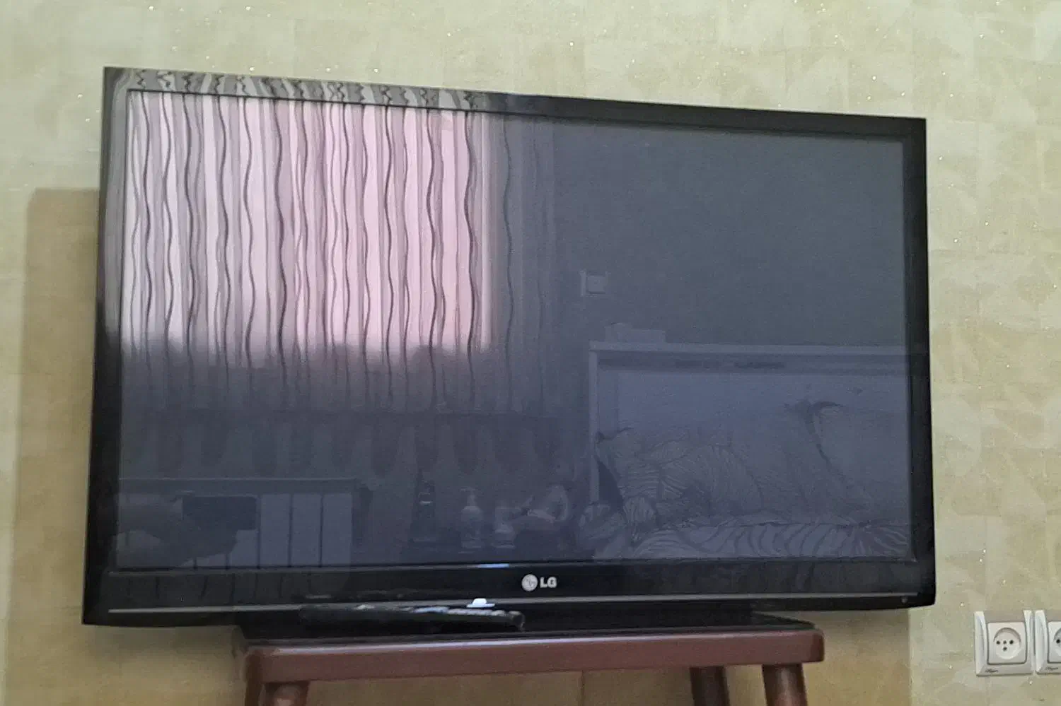 LCD LG 42|تلویزیون و پروژکتور|قزوین, |دیوار